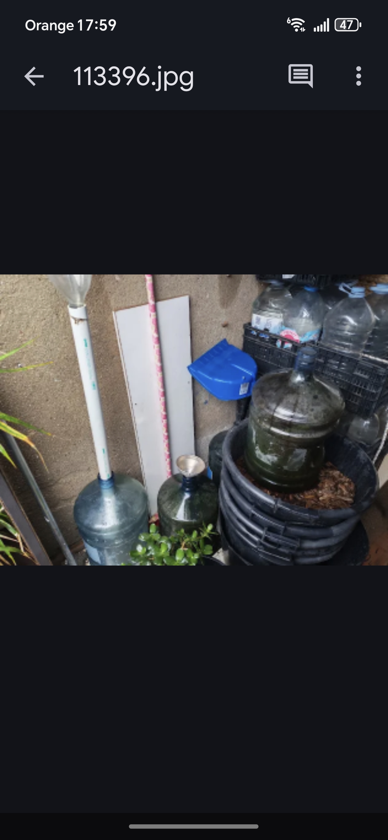 Imatge pels mitjans: Aprofitament de l&#39;aigua de pluja, per a regar l&#39;hort.