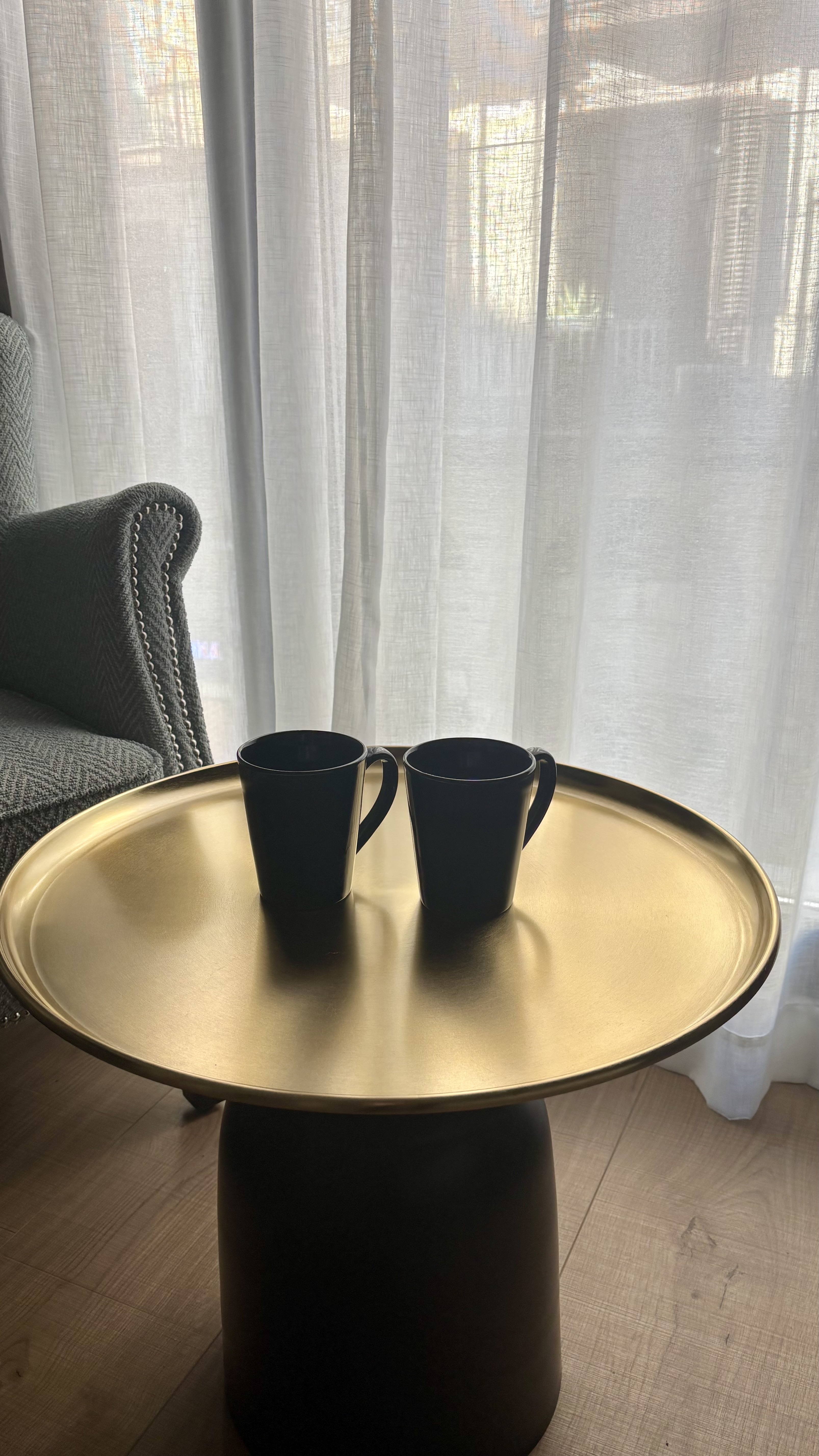 Imatge pels mitjans: Tasses de ceràmica a les habitacions de l'hotel 